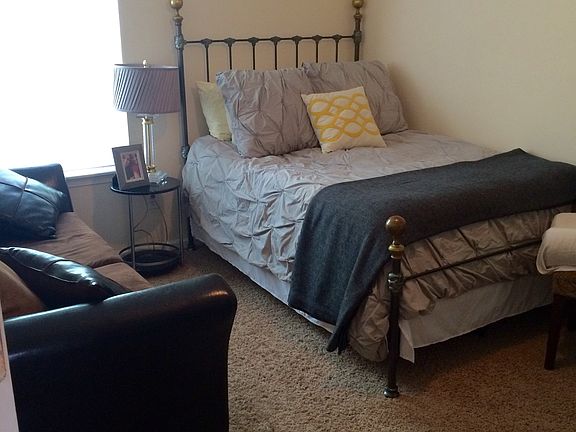 3rd image of 2438 Meadowlark Ln