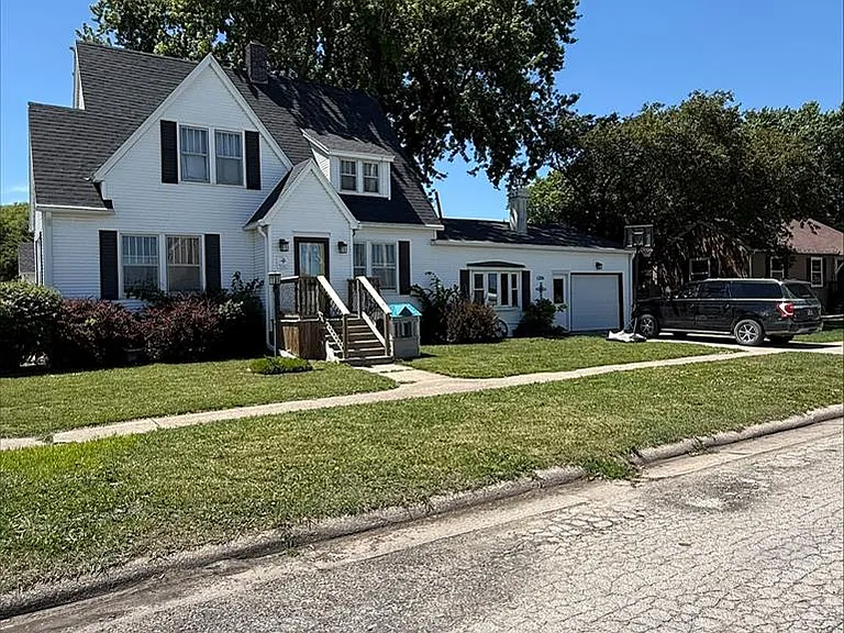 1201 Pleasant St — Photo 1