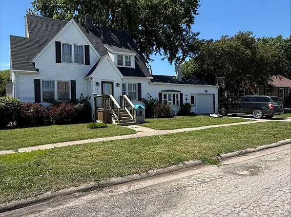 1201 Pleasant St, Gowrie, IA 50543