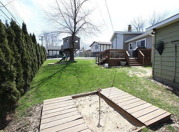4th image of 2401 SE Thornwood Dr