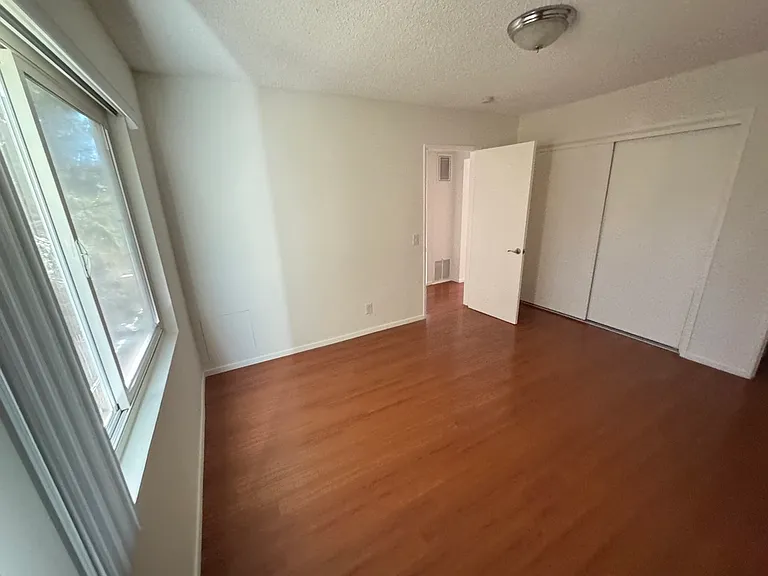 447 W Elk Ave #3 — Photo 28
