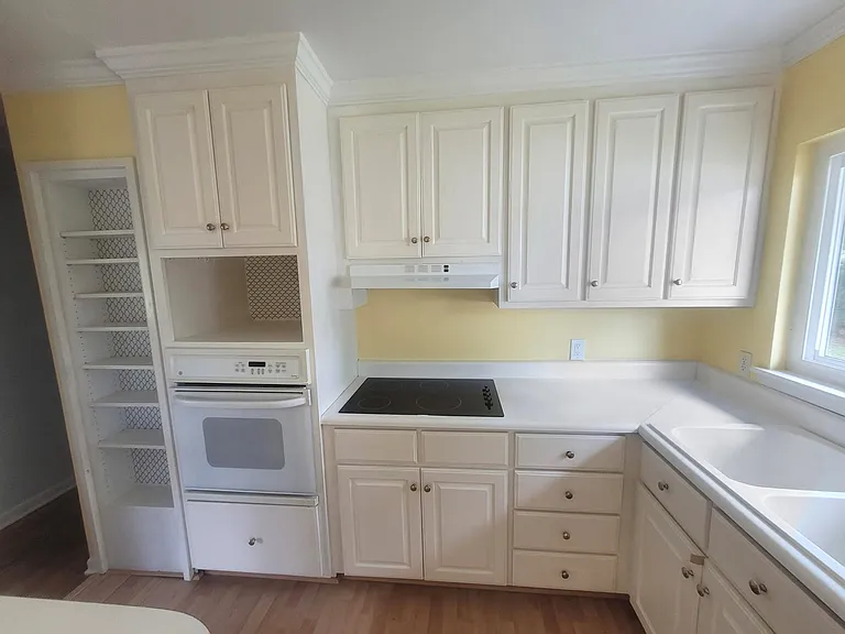 2021 Greenbrier Rd — Photo 4