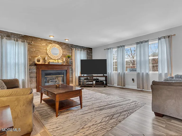 107 Shenandoah Blvd — Photo 12