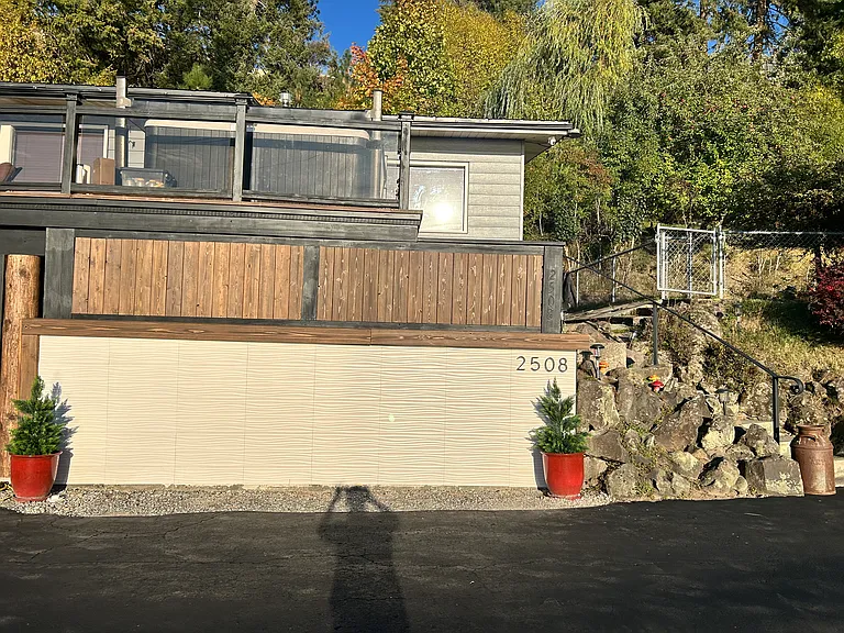 2508 S Silver Beach Rd — Photo 3