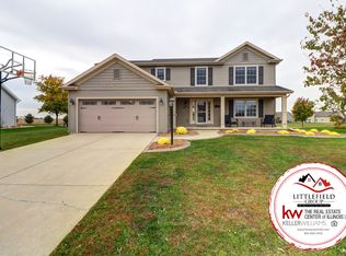 905 Reagan Dr, Saint Joseph, IL 61873