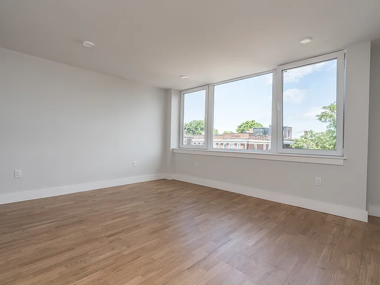 334 Harvard St — Photo 9