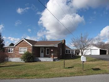 1st image of 110 Dunlap Dr NE
