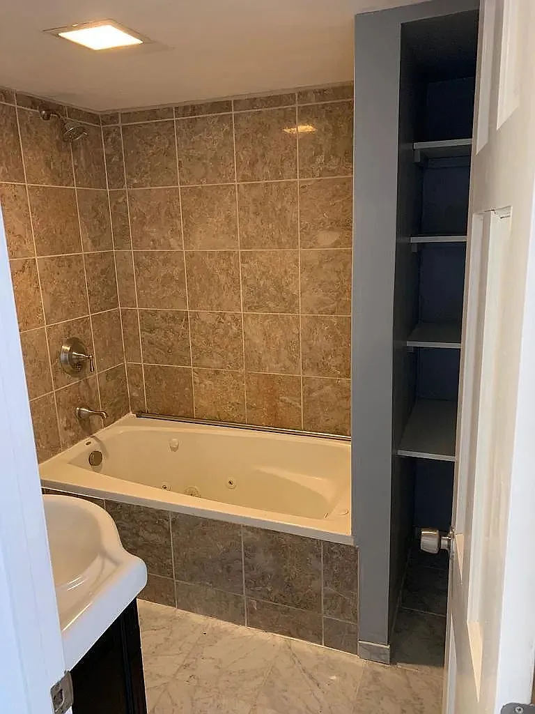 1 bed, 730 sqft, $1,300 — Photo 4