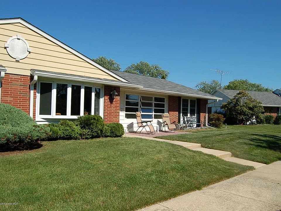 1st image of 353D Dorchester Dr