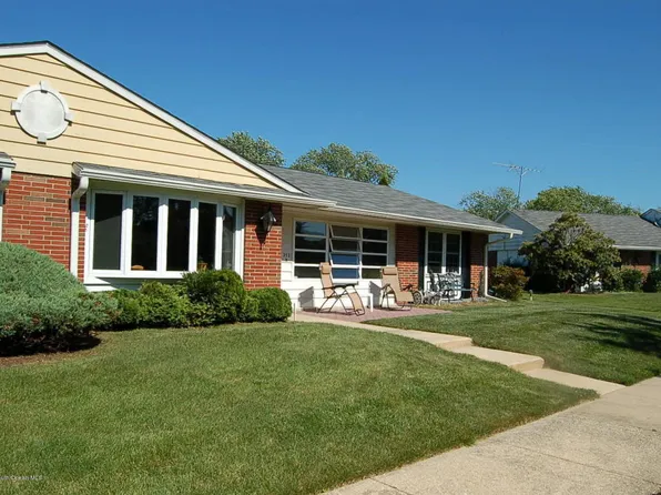 353D Dorchester Dr, Lakewood, NJ 08701
