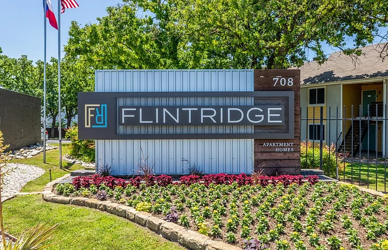 Flintridge Apartment Homes — Photo 25