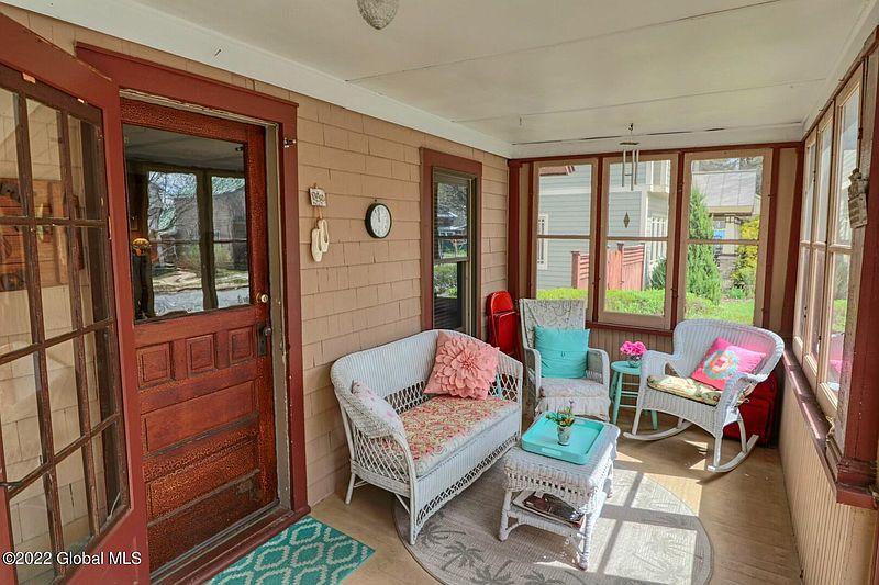 2nd image of 261 Caroline Street