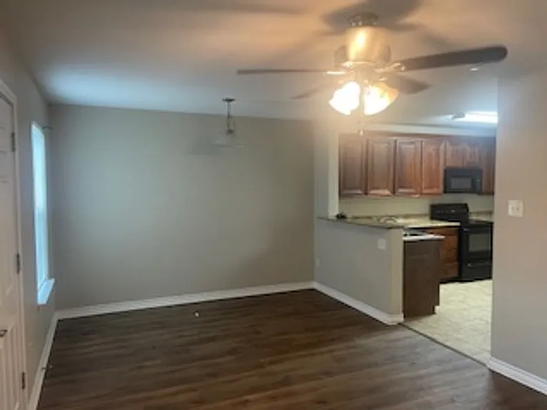 1491 N Columbia St — Photo 10