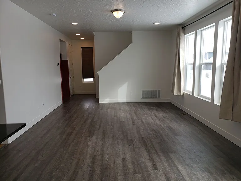 1033 S Vine St — Photo 15