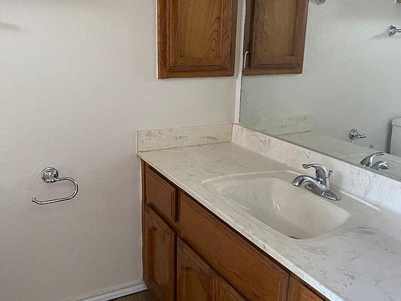 5th image of 705 Mynah Ave APT A