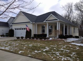 3914 Hillsdale Dr, Auburn Hills, MI 48326
