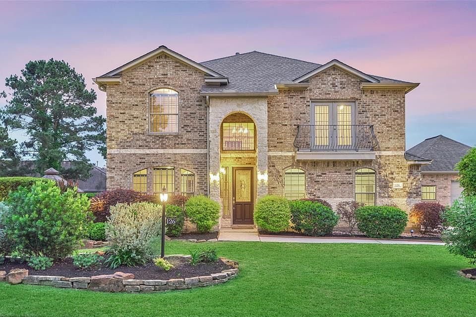 Welcome to Bentwater! Enjoy life in a gated community offering country club & yacht club living. This is a 4 bedroom, 3.5 bath home on 1.5 lots.