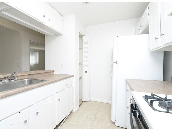 4th image of 949 Dyer Ave APT 62