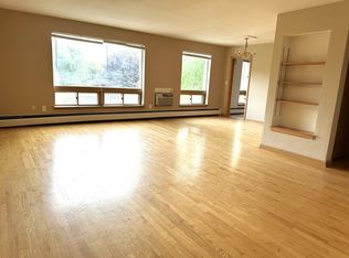 909 E Henry Clay St #301, Milwaukee, WI 53217