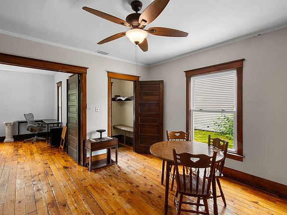 4th image of 1507 Cole Ave NE