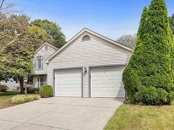 3rd image of 222 Autumn Chase Dr