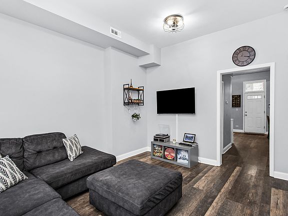 2nd image of 3339 W Le Moyne St