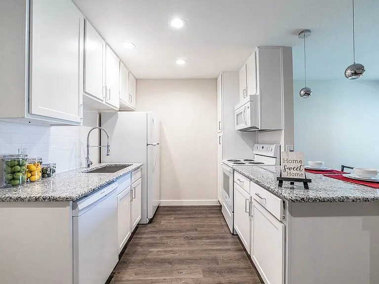 Midtown Apartments — Photo 19