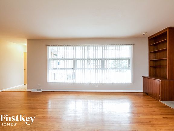 4th image of 20530 Greenwood Dr