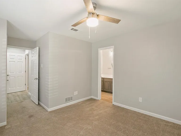 6019 Yellow Rock Trl — Photo 20