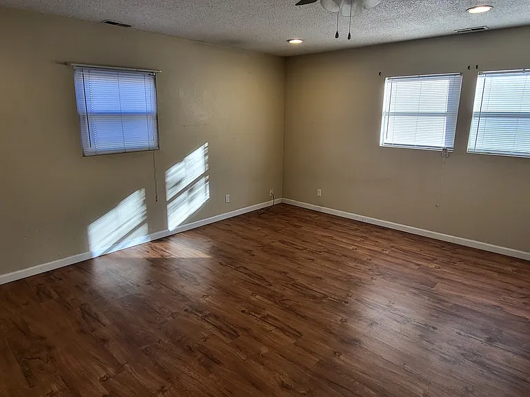 1944 Joy Ave — Photo 7