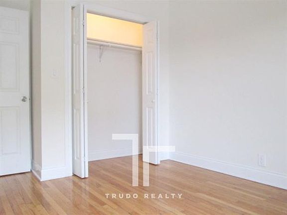 3rd image of 829 W Waveland Ave APT 02S