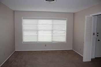 2nd image of 525 Beverly Ln