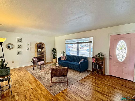 3rd image of 601 W Yucca Ave