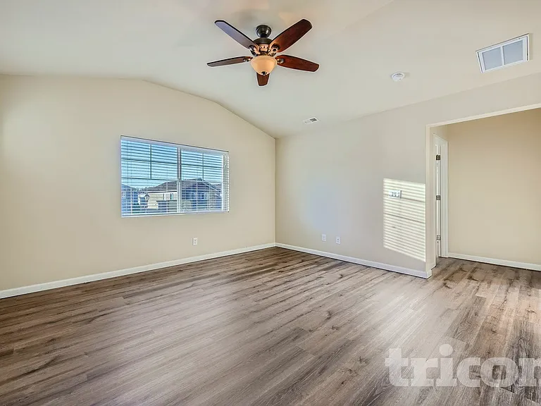 3322 Nova St NE — Photo 9