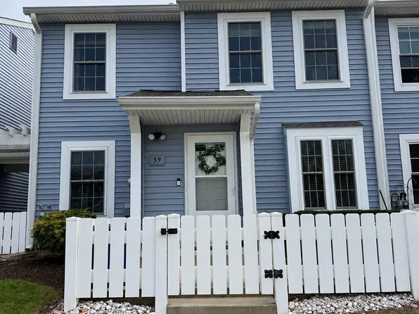 39 Almond Dr, Somerset, NJ 08873