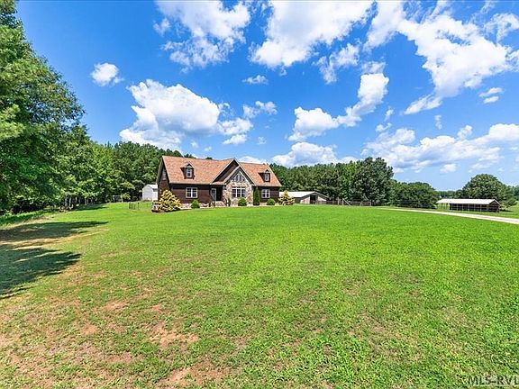 2nd image of 306 Canoe Creek Rd
