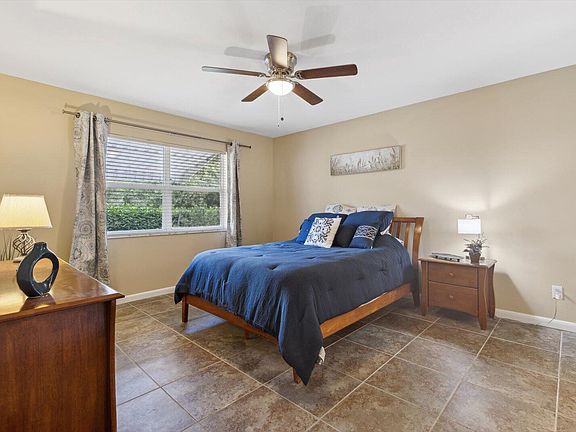 4th image of 133 Lakes End Drive #1