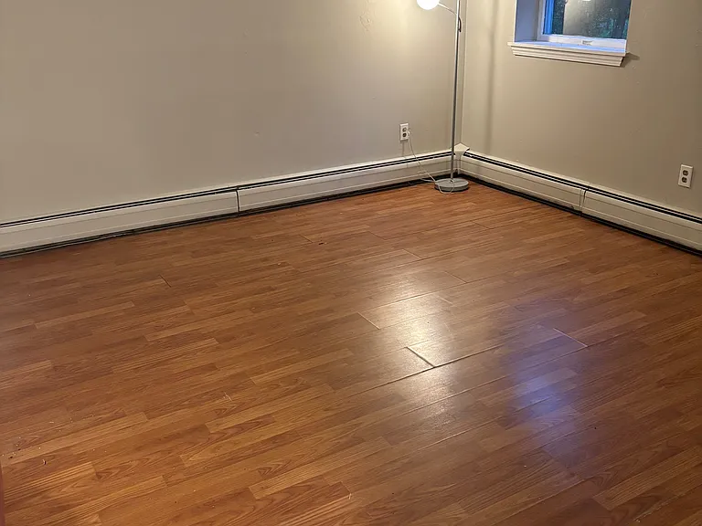 Laura Dr — Photo 3
