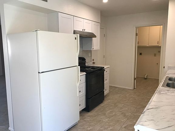 2nd image of 10524 W Kingswood Cir