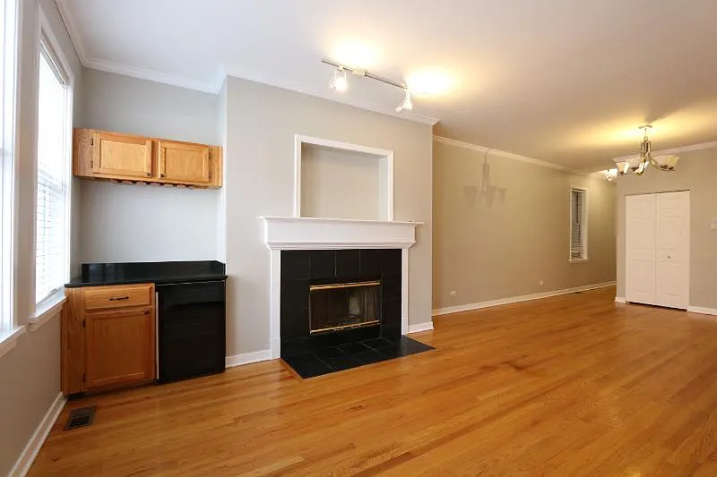 Gorgeous Little Italy 2 Bed 2 Bath Condo W Garage — Photo 4