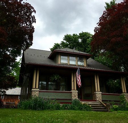 Front of house : Front street view