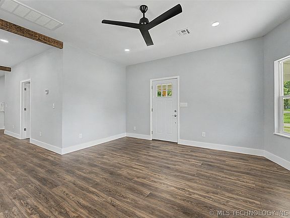 5th image of 1204 N Wyandotte Ave