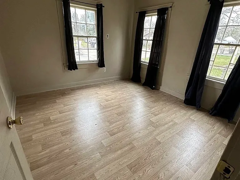 2908 N Foster Dr — Photo 5