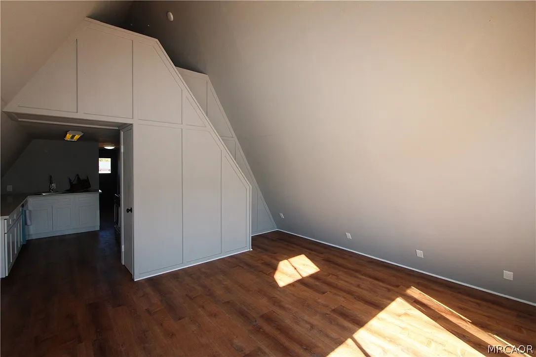 2 bed, 1.0 bath, 864 sqft, $1,600 — Photo 4