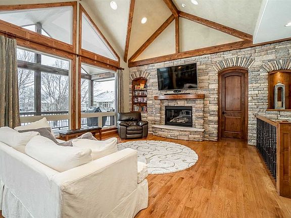 3rd image of 1141 W Cottonwood Dr