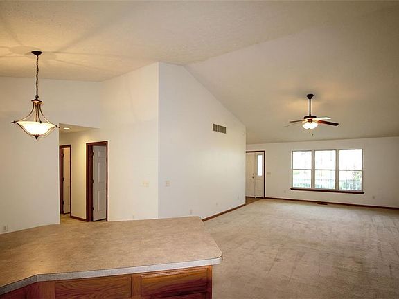 3rd image of 119 Ashfield Ct