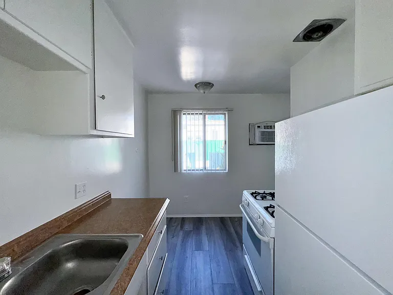 638 S Marengo Ave #6 — Photo 11