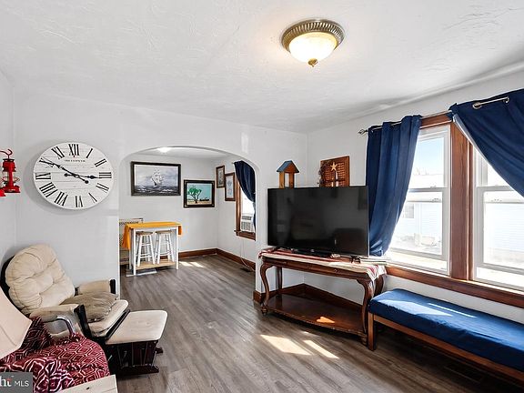 5th image of 115 Clover Ln