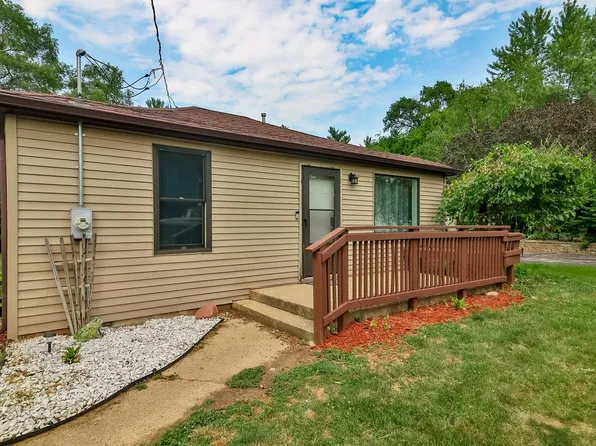 351 W Hononegah Rd, Rockton, IL 61072