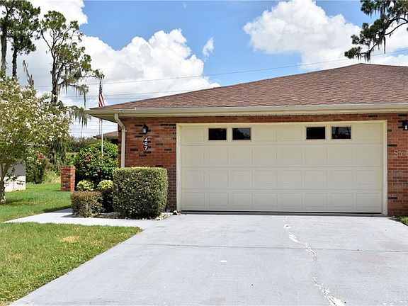 3rd image of 407 Lake Carolyn Cir
